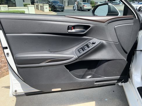 Used 2022 Toyota Avalon XLE FWD image 14