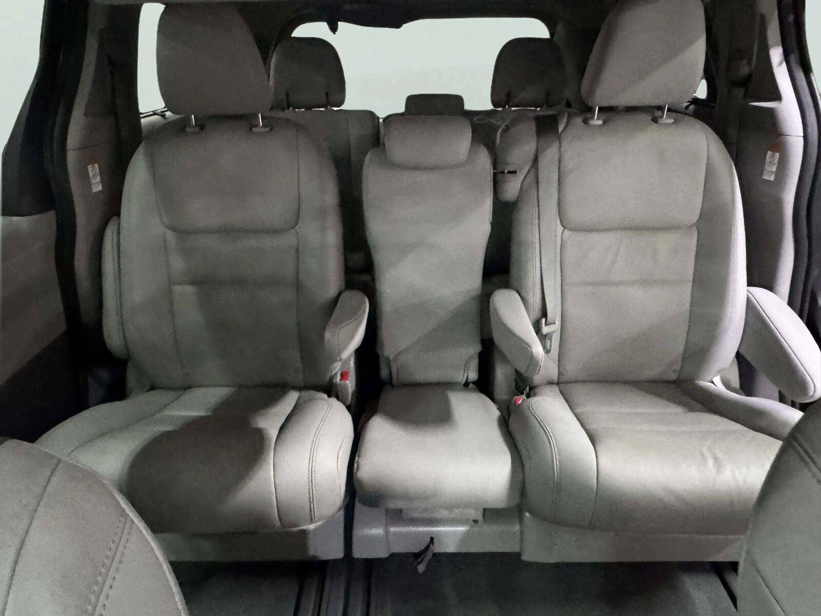 Used 2020 Toyota Sienna XLE Premium FWD image 41