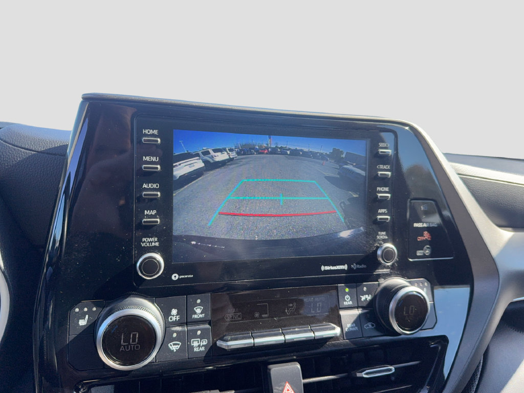 Used 2022 Toyota Highlander XLE AWD/4WD image 24