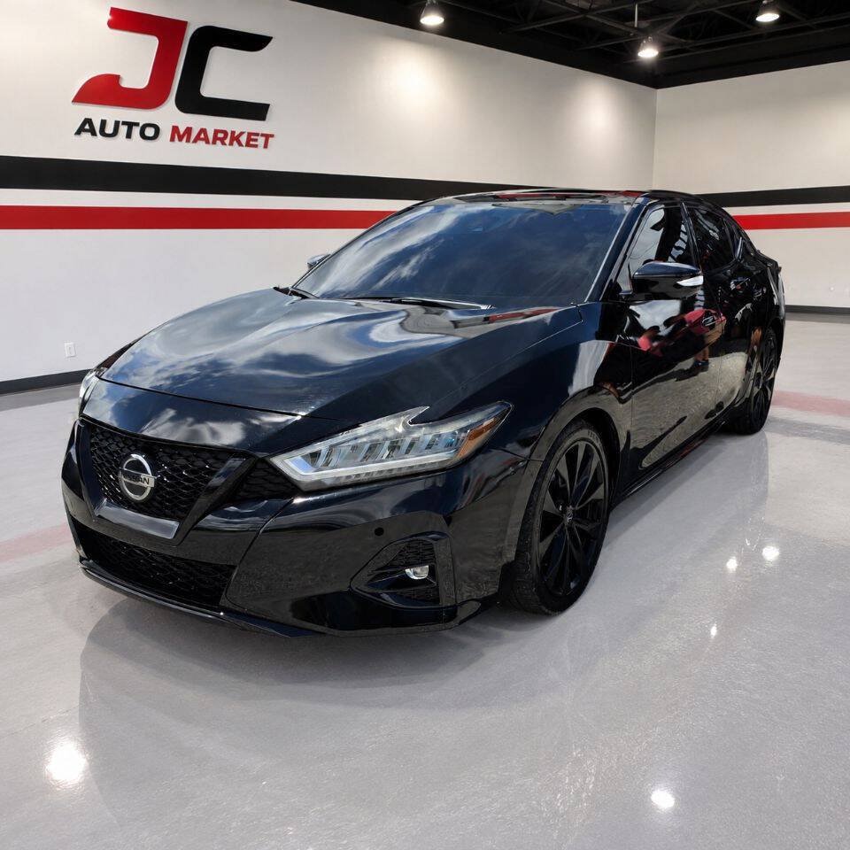 Used 2023 Nissan Maxima SR w/ Sport Mat Group FWD image 1