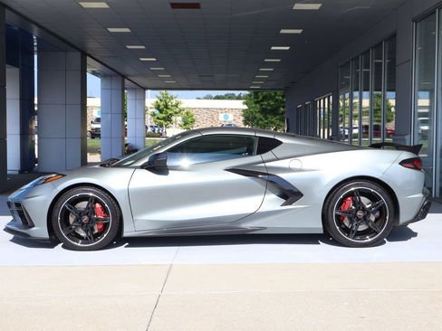 Used 2023 Chevrolet Corvette Stingray Preferred Cpe w/ Z51 Performance Package RWD image 4