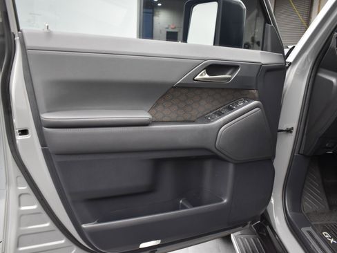 Used 2024 Lexus GX 550 image 9