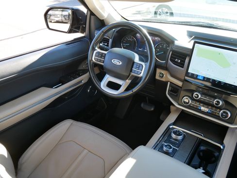 Certified 2024 Ford Expedition Limited image 9