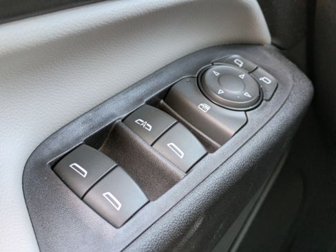 Used 2018 Chevrolet Equinox LT image 23