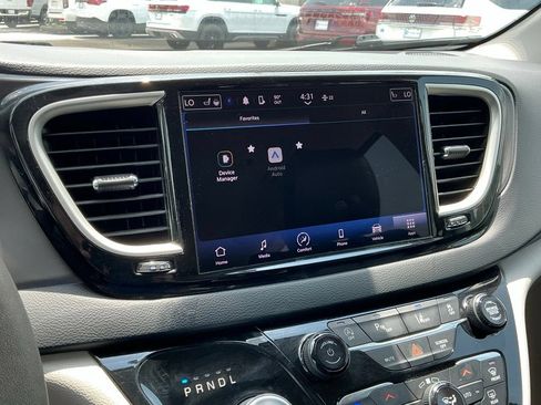 Used 2023 Chrysler Pacifica Touring-L FWD image 42