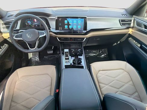 Used 2024 Volkswagen Atlas Cross Sport SE w/ Panoramic Sunroof Package FWD image 15
