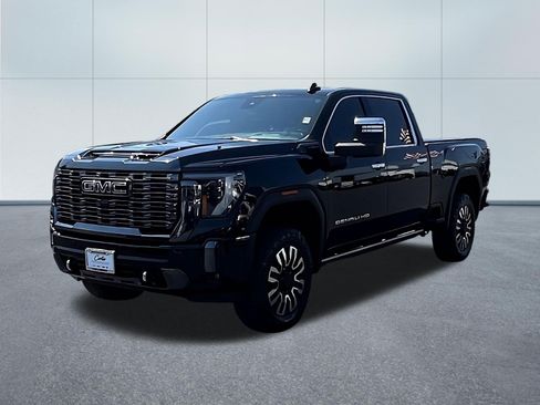 Used 2024 GMC Sierra 2500 Denali Ultimate w/ Max Trailering Package AWD/4WD image 3