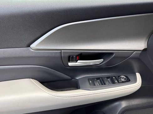 Certified 2025 Toyota Grand Highlander AWD Hybrid image 10