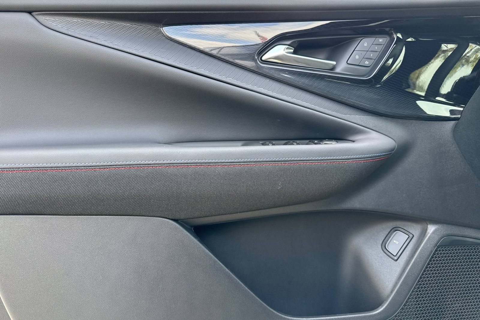 New 2025 Chevrolet Blazer EV RS AWD/4WD image 11