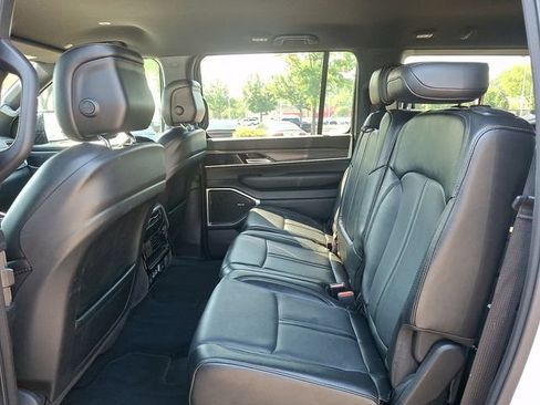 Used 2024 Jeep Wagoneer Series II w/ Flexible Seating Group RWD image 12