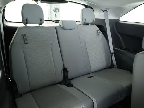 Used 2025 Toyota Sienna LE image 18