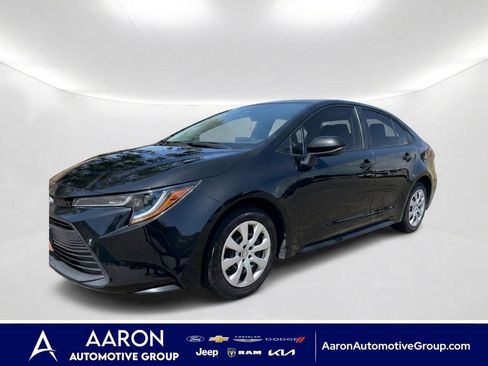 Used 2024 Toyota Corolla LE FWD image 1