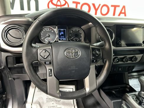 Used 2017 Toyota Tacoma SR5 w/ Tow Package AWD/4WD image 23