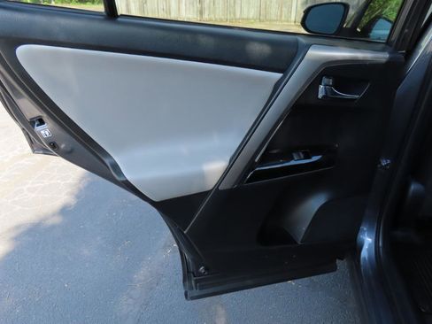 Used 2018 Toyota RAV4 Limited w/ Advanced Technology Package image 18