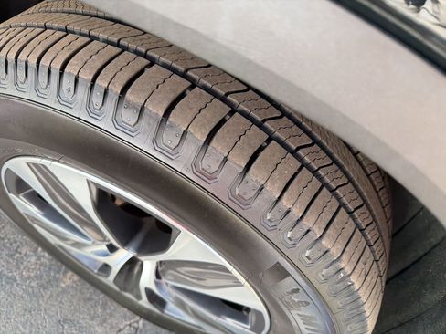 Used 2021 Toyota Highlander XLE image 4