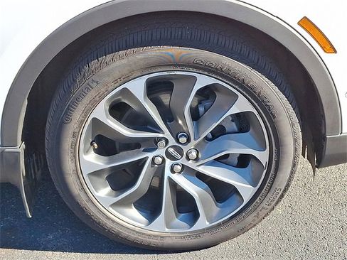 Used 2021 Lincoln Nautilus Reserve w/ Equipment Group 201A image 9