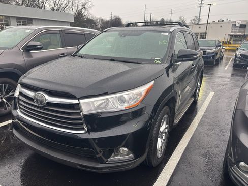 Used 2015 Toyota Highlander Limited Platinum image 2