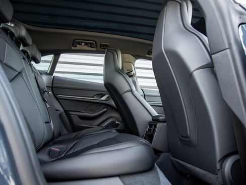 Used 2025 Porsche Taycan 4 Cross Turismo image 36