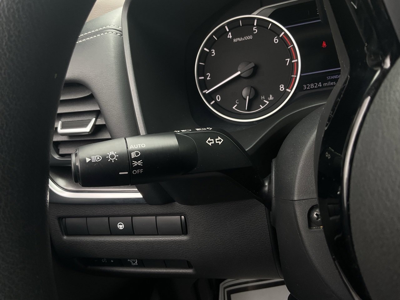 Used 2023 Nissan Rogue SV FWD image 39