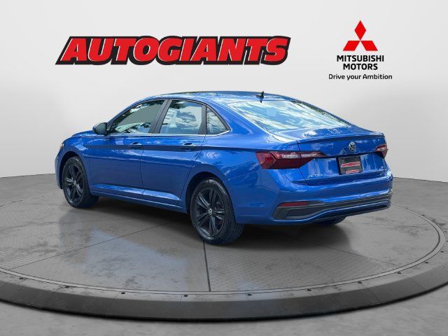 Used 2023 Volkswagen Jetta SE w/ Panoramic Sunroof Package FWD image 4