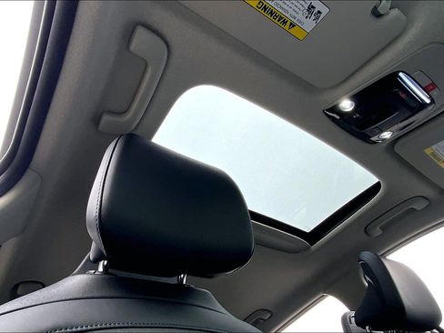 Used 2023 Kia Niro SX image 24