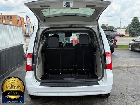Used 2015 Chrysler Town & Country Touring-L w/ Driver Convenience Group FWD image 21