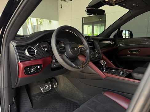 Used 2022 Bentley Bentayga AWD/4WD image 26
