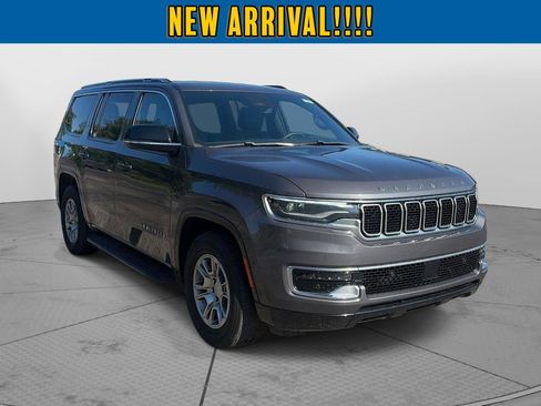 Used 2023 Jeep Wagoneer 4WD image 3