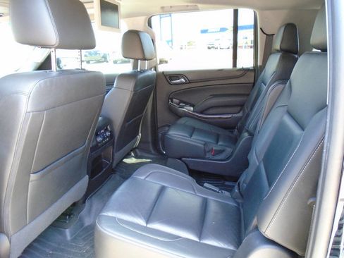 Used 2018 Chevrolet Suburban LT image 8
