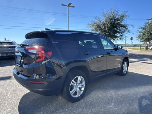 Used 2024 GMC Terrain SLE image 5
