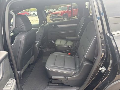 Used 2025 Buick Enclave Preferred AWD/4WD image 27