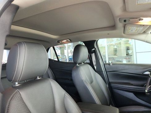 Used 2022 Buick Encore GX Essence w/ Experience Buick Package image 3
