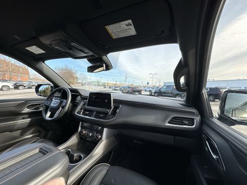Used 2024 GMC Yukon XL SLT image 30