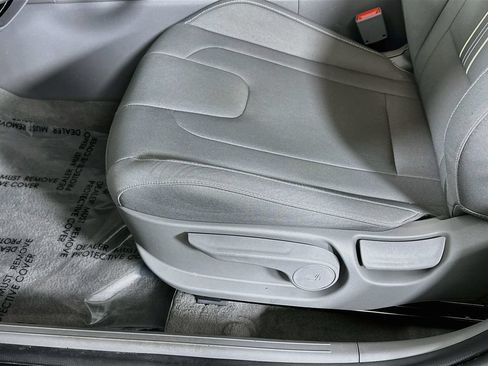 Used 2025 Hyundai Elantra SEL w/ Cargo Package FWD image 16