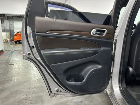 Used 2014 Jeep Grand Cherokee Overland image 30