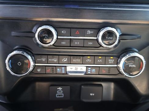 Certified 2025 Ford F250 Lariat w/ Black Appearance Package AWD/4WD image 30