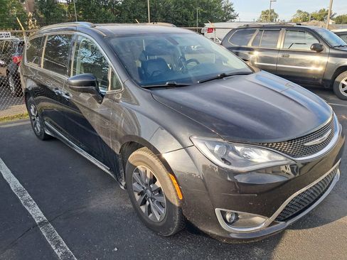 Used 2019 Chrysler Pacifica Touring-L Plus FWD image 6