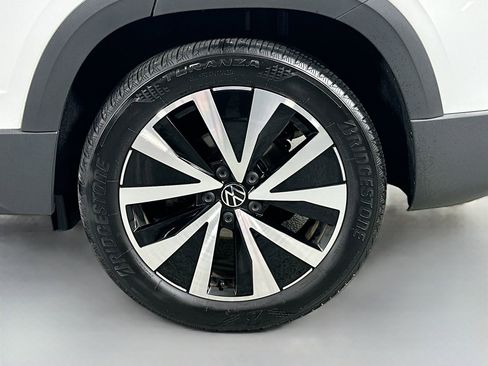 Certified 2023 Volkswagen Taos SE w/ Panoramic Sunroof Package image 29