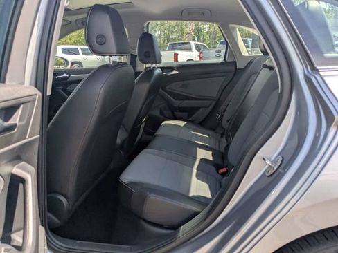 Used 2025 Volkswagen Jetta SE FWD image 12