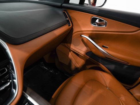Used 2022 Aston Martin DBX AWD/4WD image 13