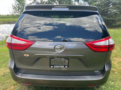 Used 2015 Toyota Sienna LE FWD image 11