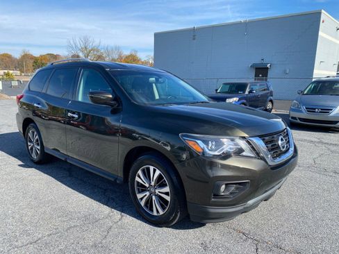 Used 2017 Nissan Pathfinder SV image 7