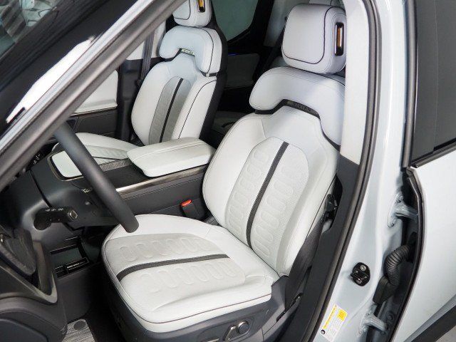 Used 2022 Rivian R1T AWD Adventure Quad image 15