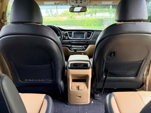 Used 2017 Kia Sedona SX FWD image 21