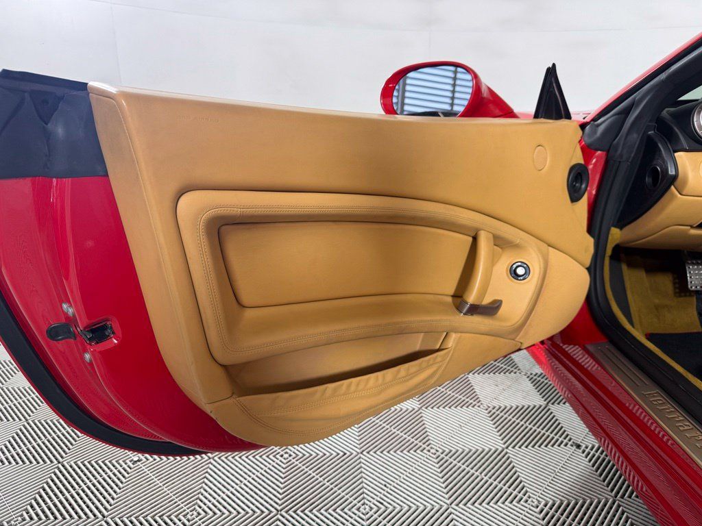 Used 2010 Ferrari California RWD image 21