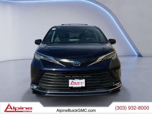 Used 2022 Toyota Sienna XLE image 8