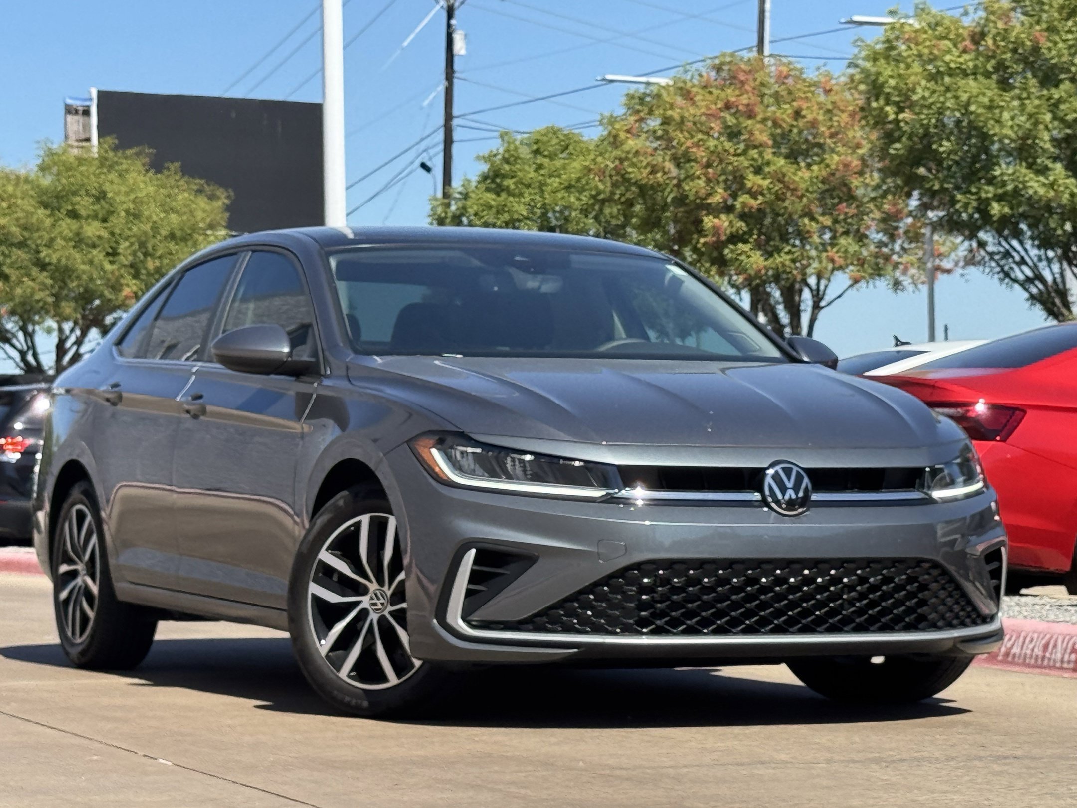Used 2026 Volkswagen Jetta SE FWD image 2