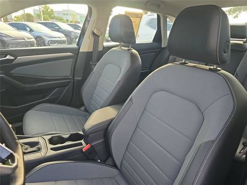 Used 2025 Volkswagen Jetta SE FWD image 16