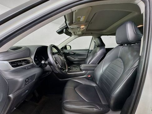 Used 2020 Toyota Highlander XLE FWD image 21