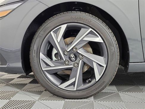 Used 2025 Hyundai Elantra Sport image 9